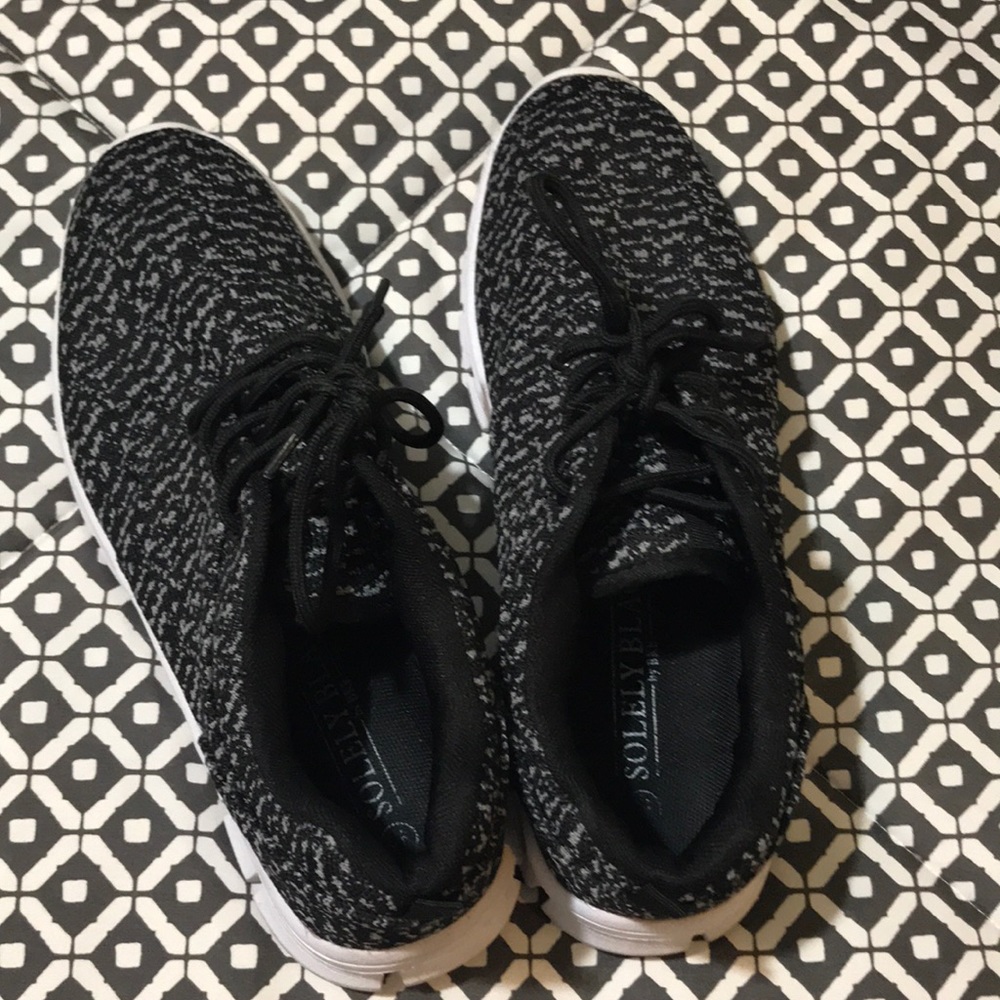 BKE tennis shoes
